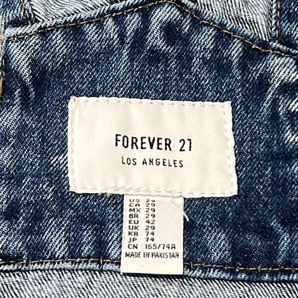 Forever 21 Overall Jean Shorts with Frays at Bottom Size 29 - Picture 4 of 13